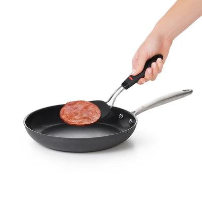OXO Nylon Flexible Turner Black: Cooking Spatula, Dishwasher-Safe, 11″ Length, Nylon & Stainless Steel