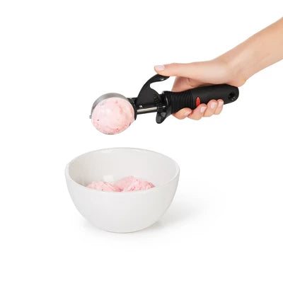 OXO Classic Swipe Ice Cream Scoop: Stainless Steel, Dishwasher-Safe, 8.3″ Length, 4.25″ Handle, Black